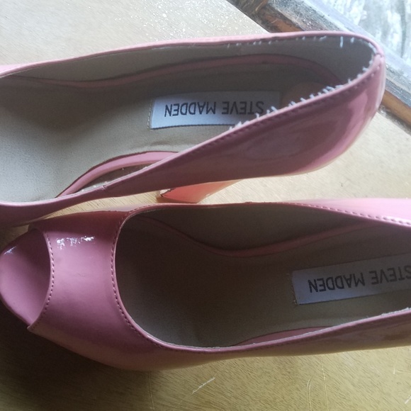 Peachy/pink patent Steve Madden heels. NWT. - Picture 3 of 8